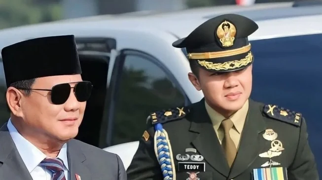 Kita bisa dengan percaya diri bilang bahwa Pak Prabowo dan Seskab Teddy sama-sama mencintai Indonesia, karena seluruh tindakan cintanya menunjukkan bahwa mereka memahami betul apa yang Indonesia butuhkan.